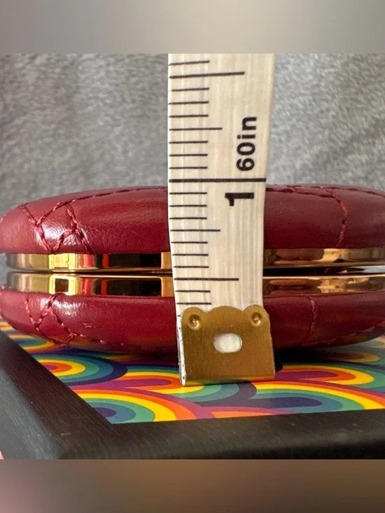 Kurt Geiger NWT Kensington Heart Shaped Mirror Keychain
Comes With A Box - Picture 11 of 13